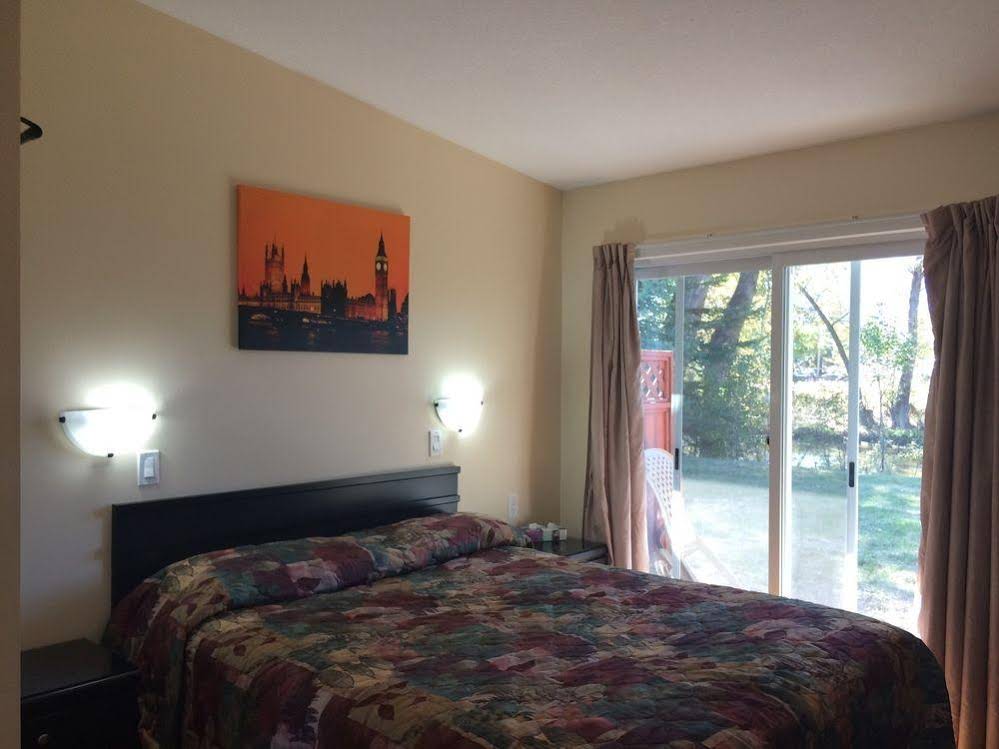 Johnny's Motel