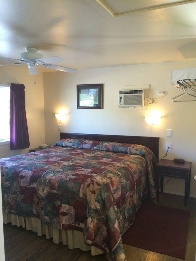 Johnny's Motel