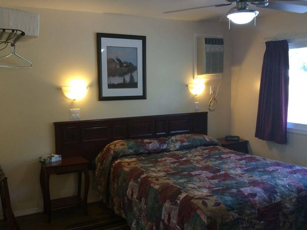 Johnny's Motel