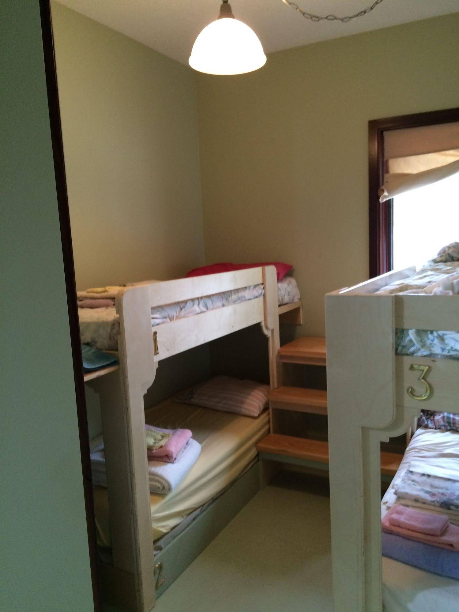 Hedley Inn & Hostel