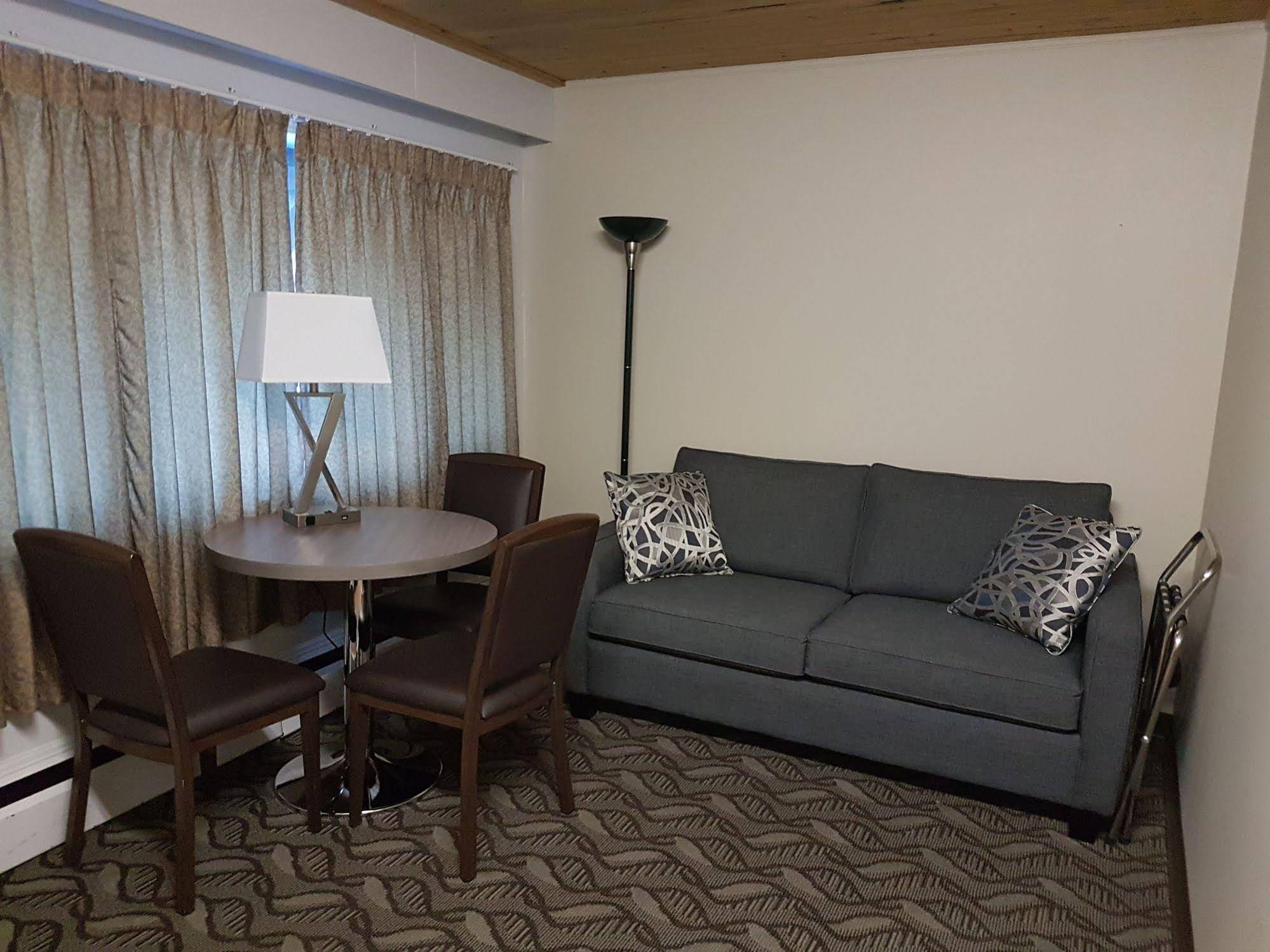 Holiday Motel And RV Resort