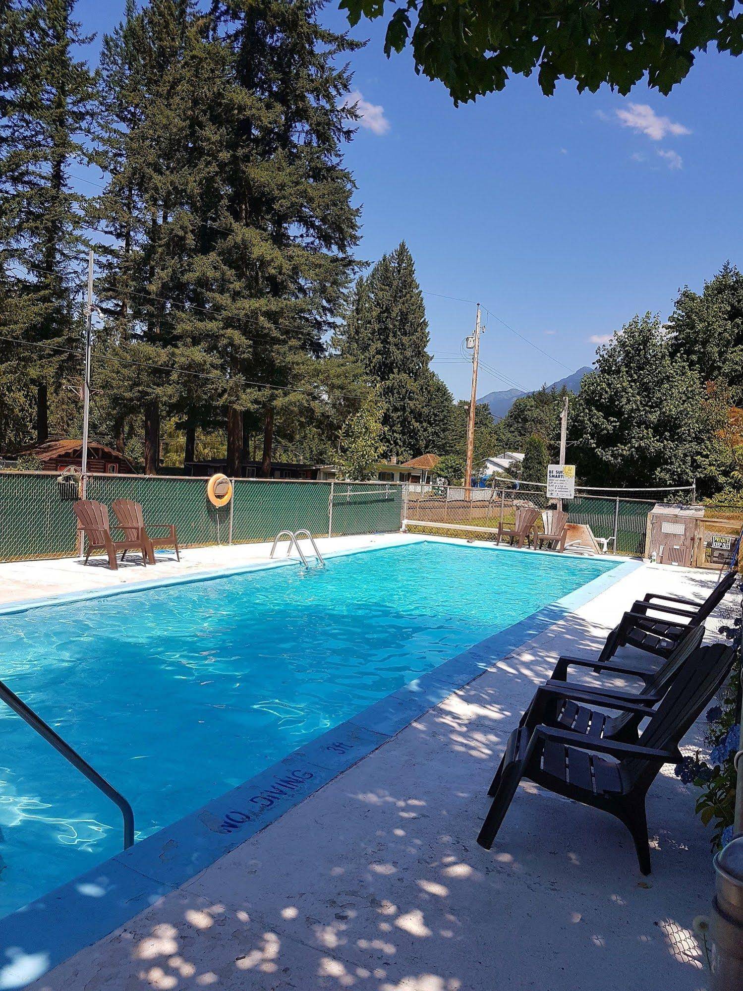 Holiday Motel And RV Resort