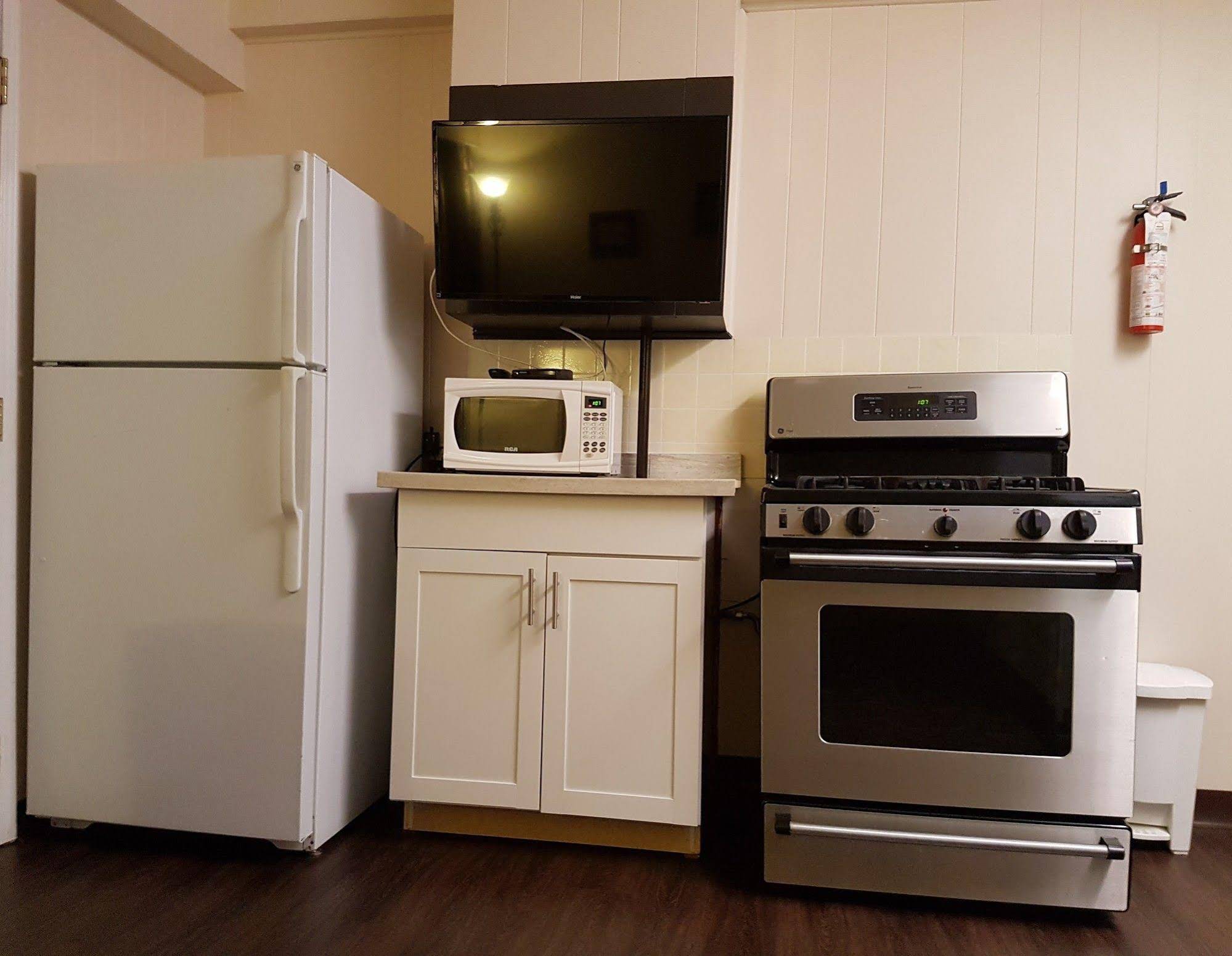 Holiday Motel And RV Resort