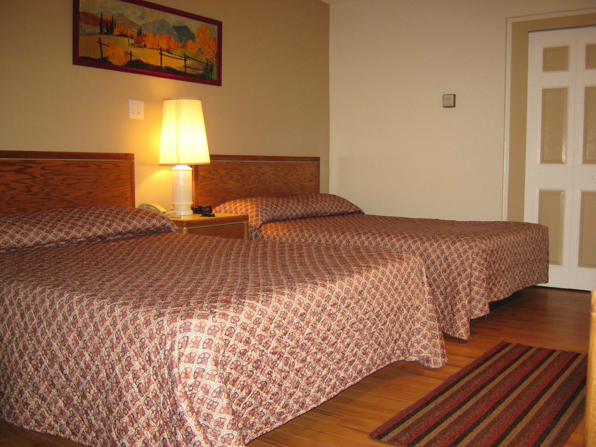 Slumber Lodge Motel
