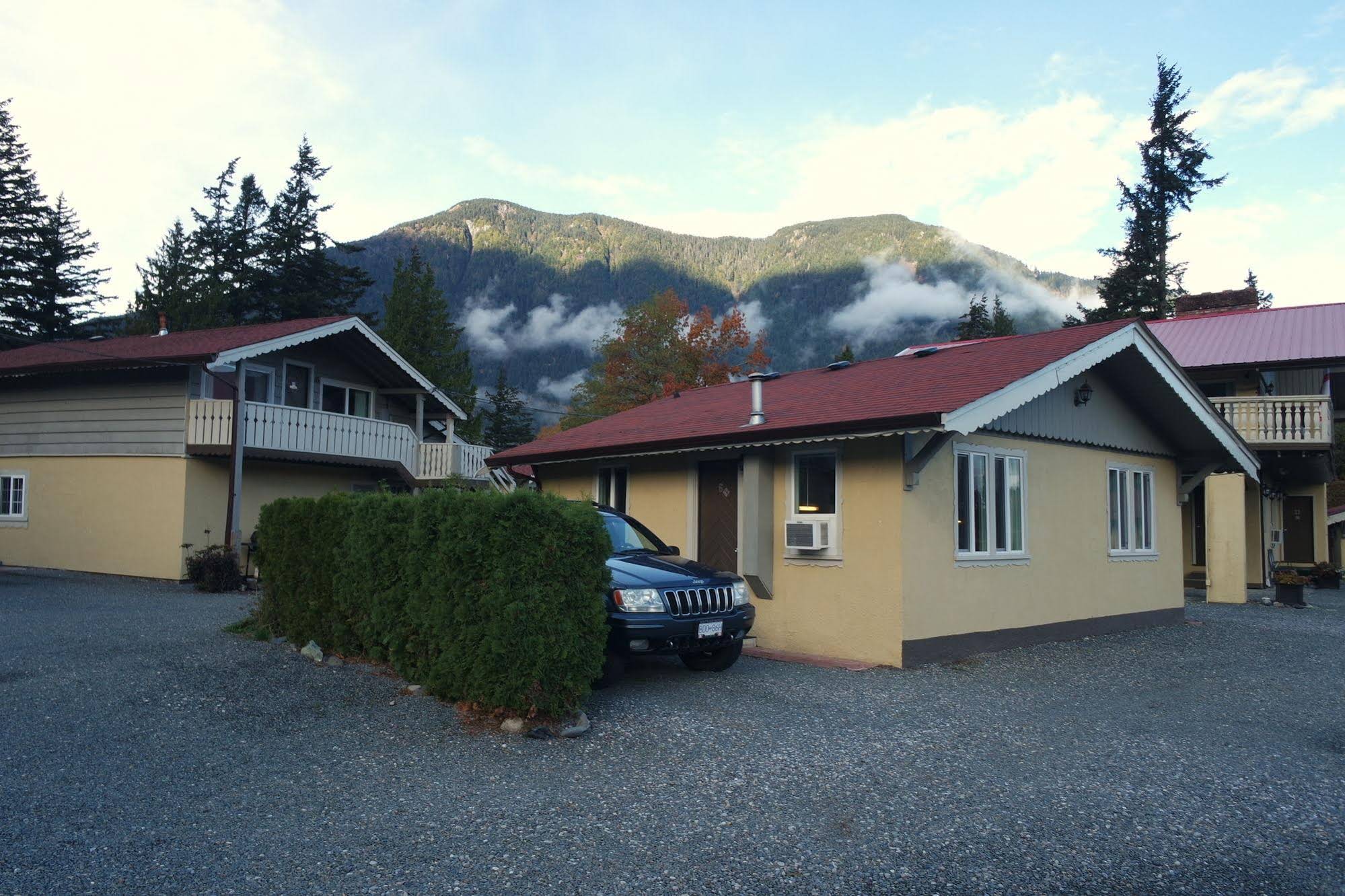 Swiss Chalets Motel