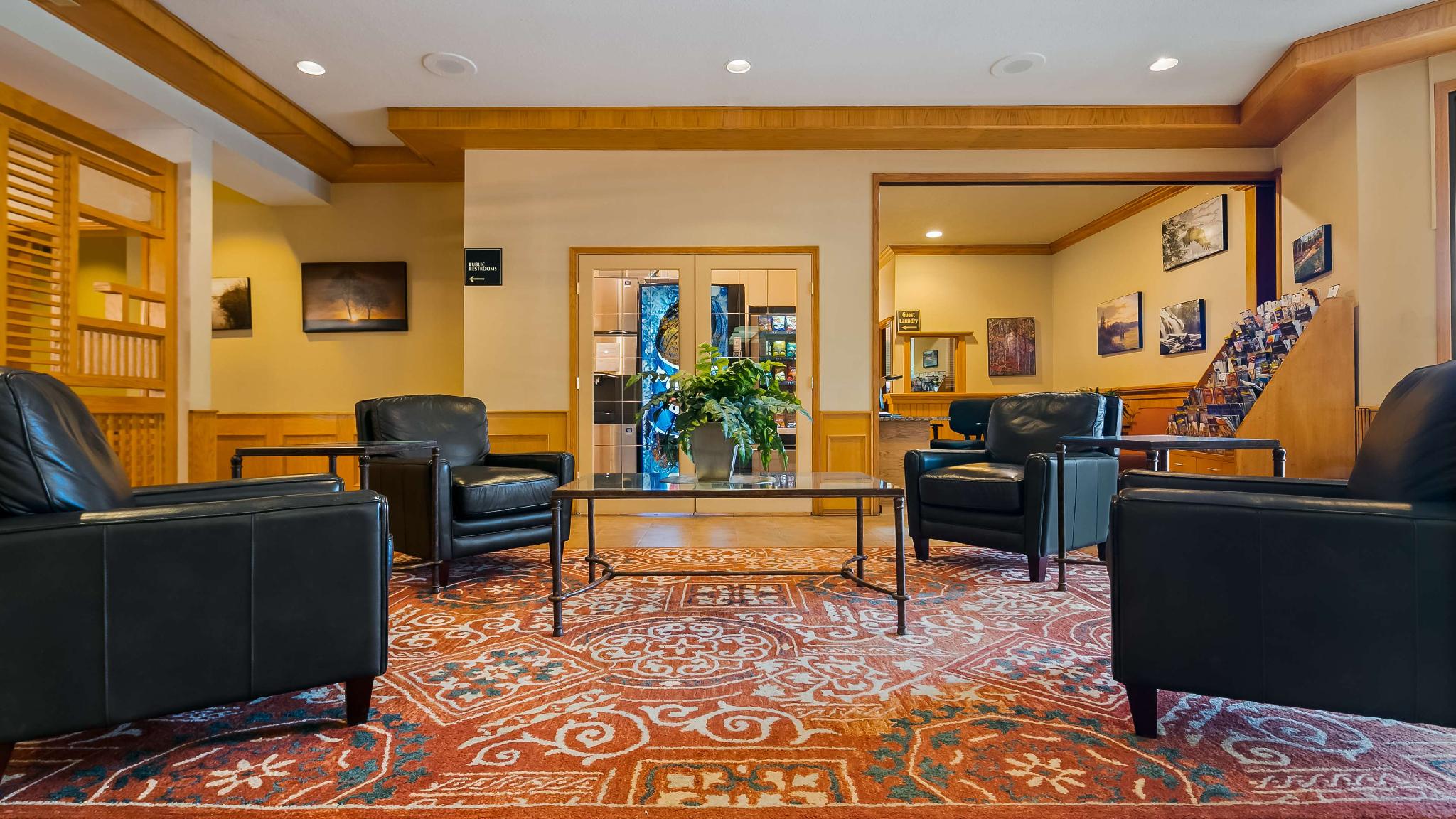 Invermere Inn