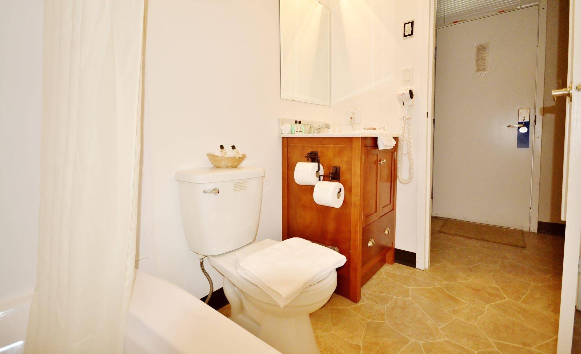 Canadas Best Value Inn & Suites Kamloops