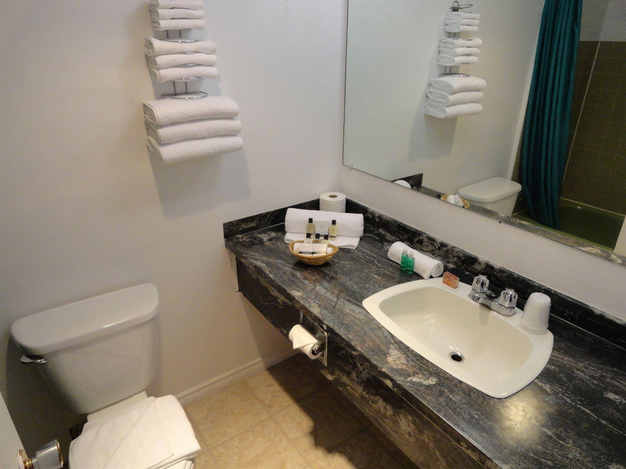Canadas Best Value Inn & Suites Kamloops