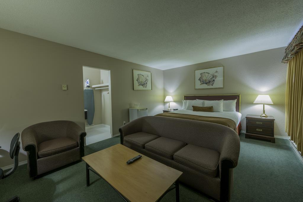 Howard Johnson by Wyndham Downtown Kamloops