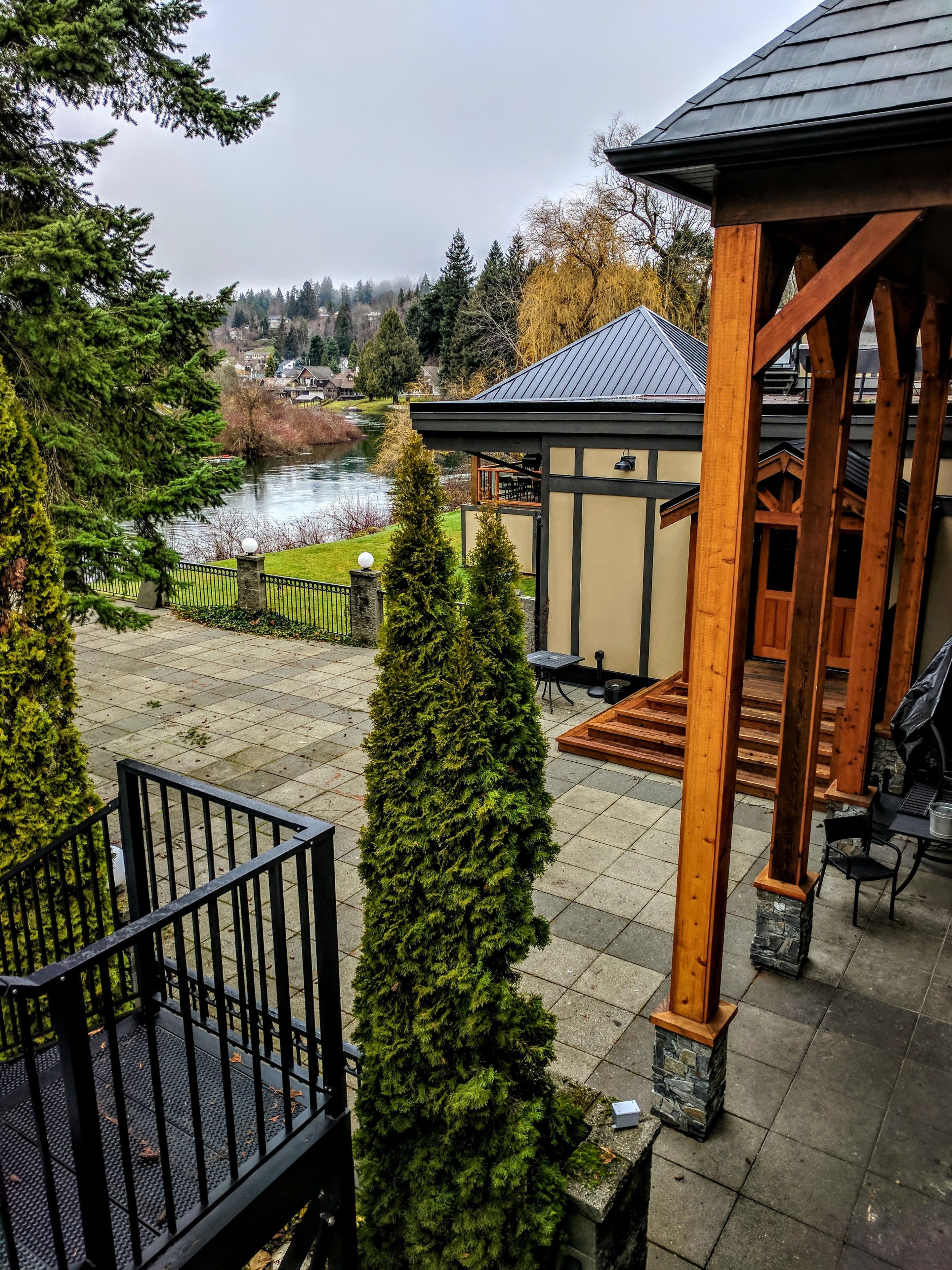 Riverside Inn