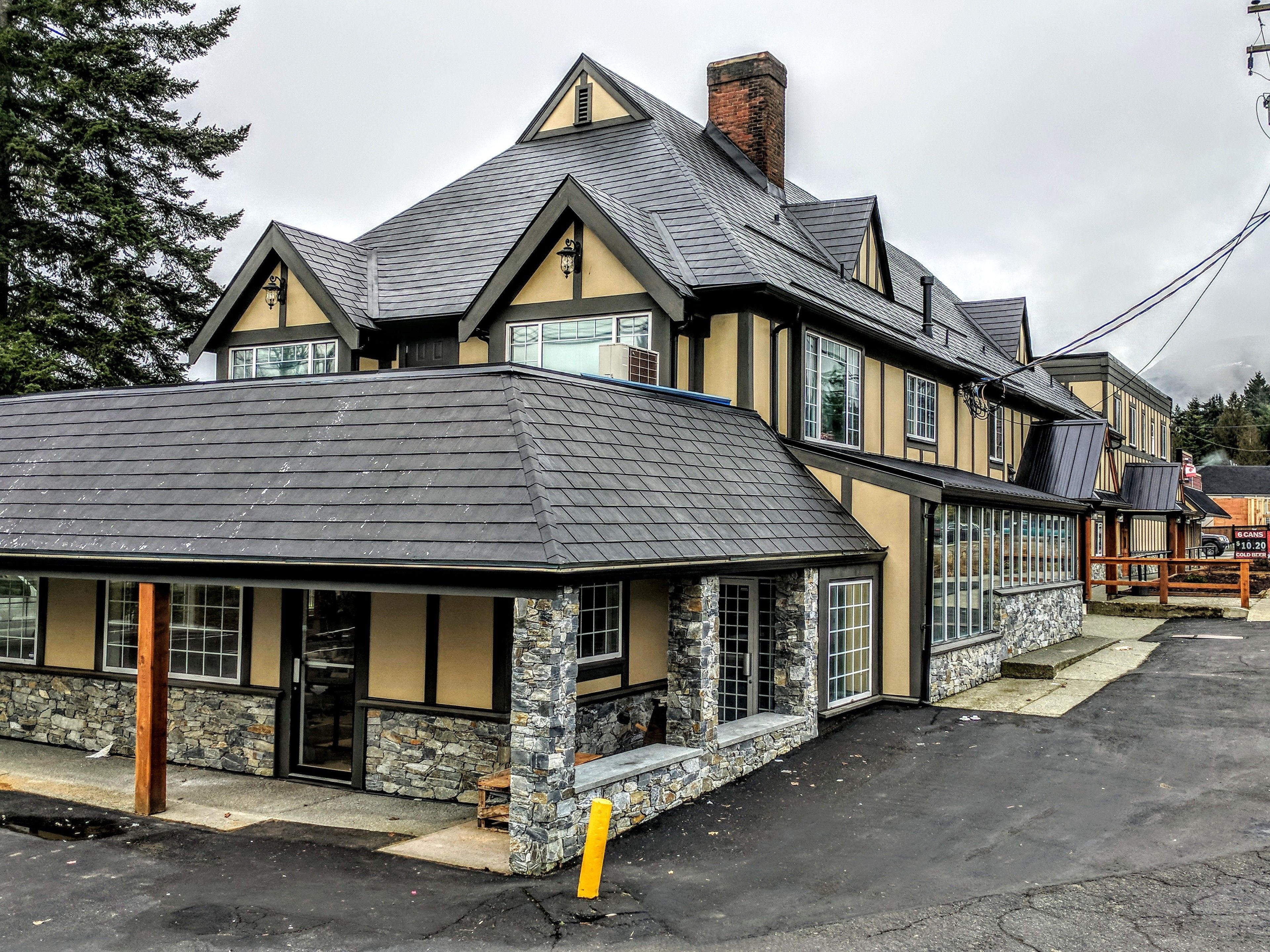 Riverside Inn