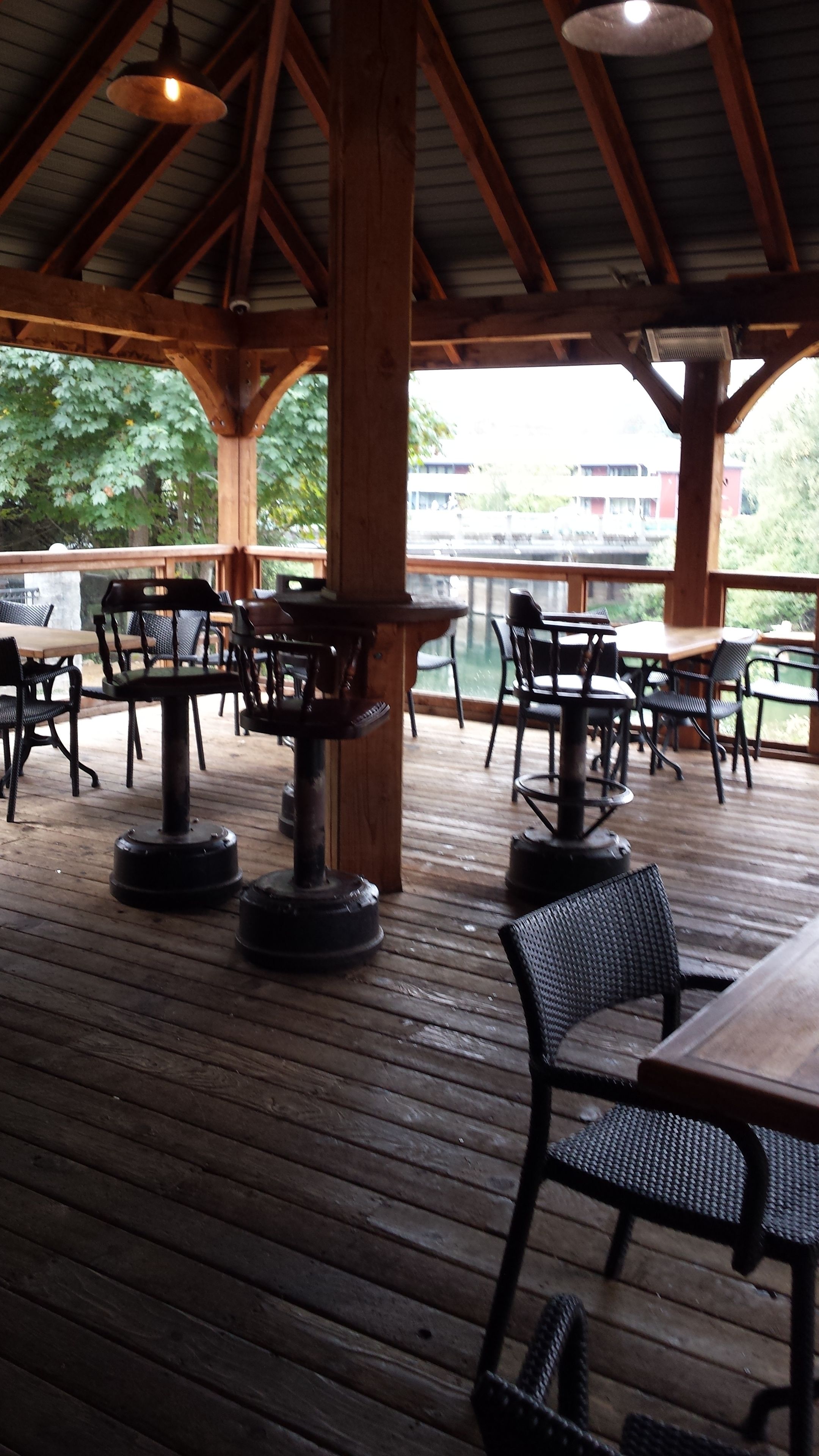 Riverside Inn