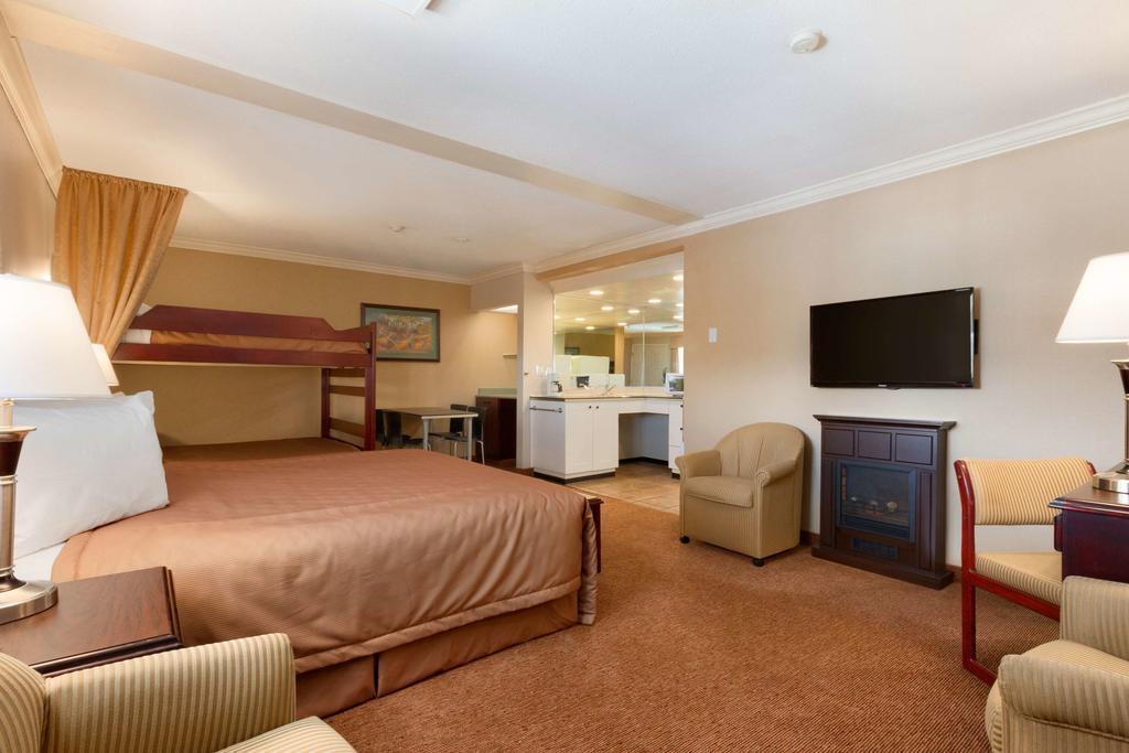 Travelodge by Wyndham Langley