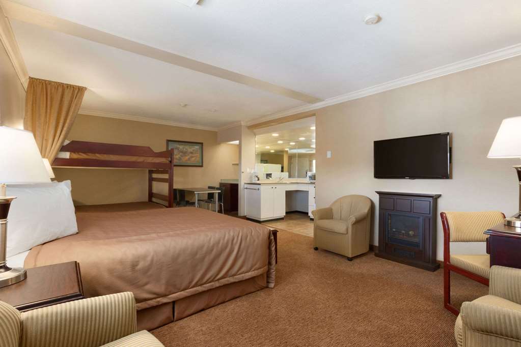 Travelodge by Wyndham Langley