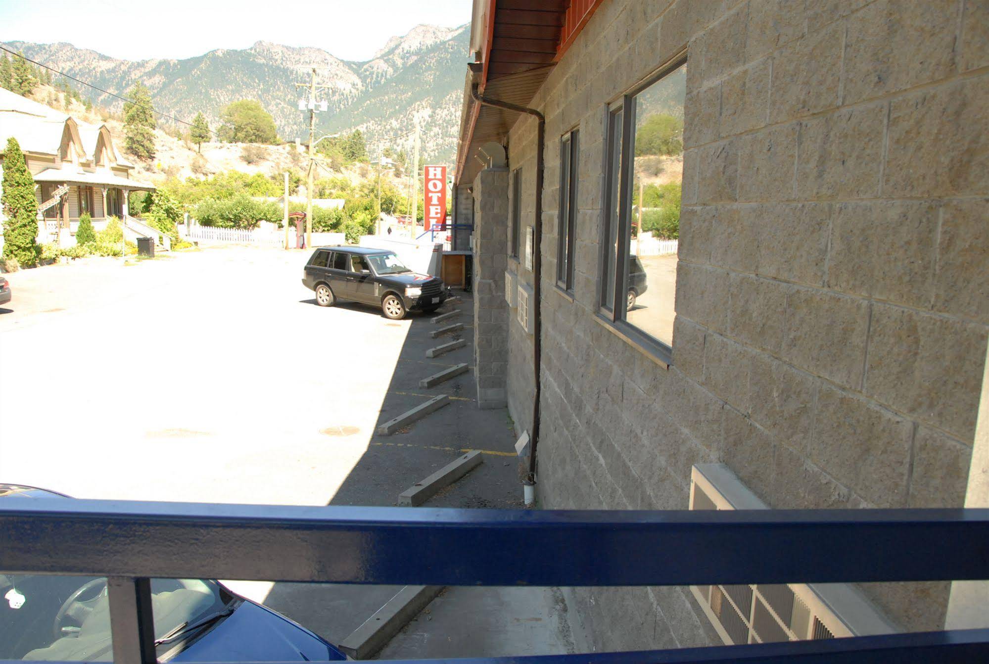 Hotel DeOro