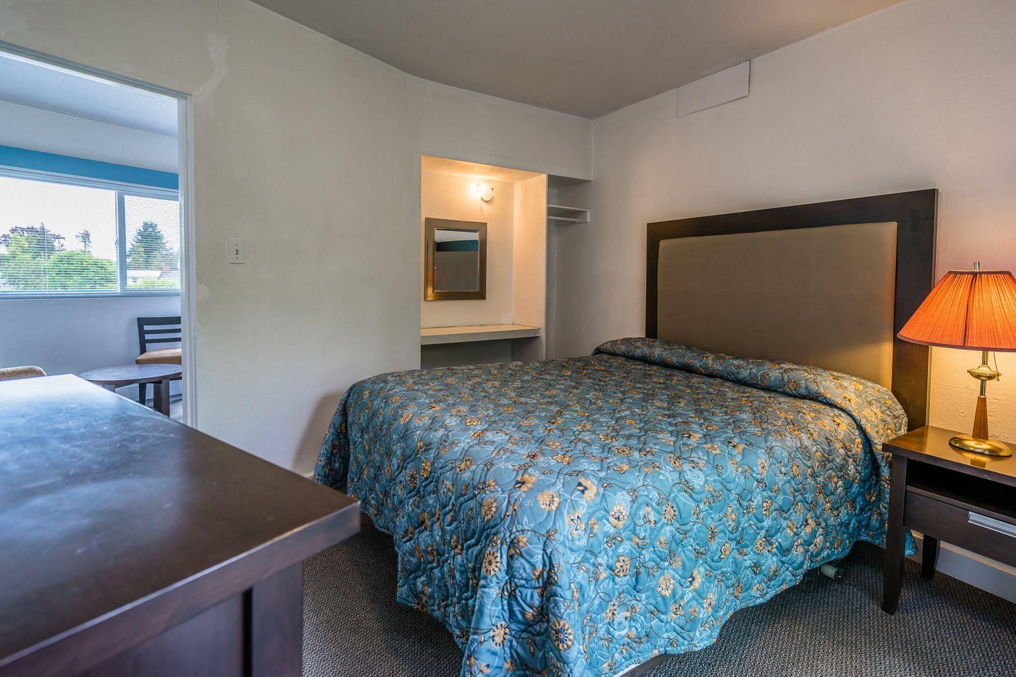 Castaway Motel