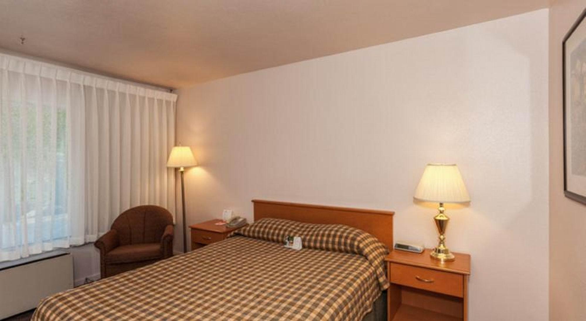 Howard Johnson by Wyndham Nanaimo Harbourside