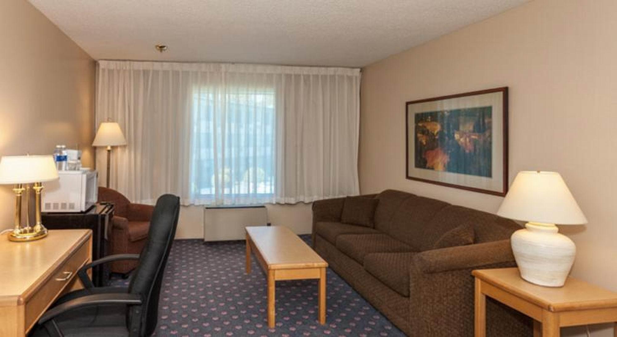 Howard Johnson by Wyndham Nanaimo Harbourside