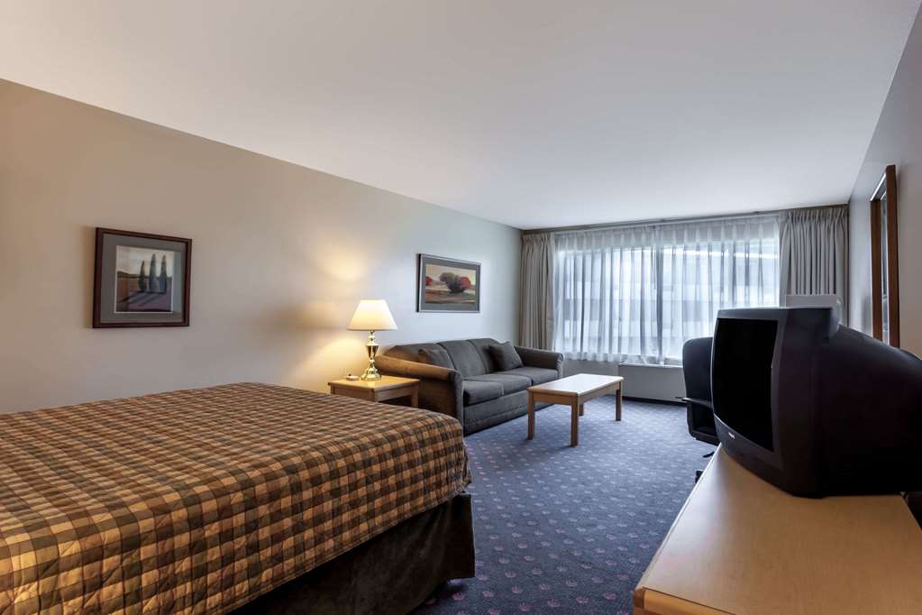 Howard Johnson by Wyndham Nanaimo Harbourside