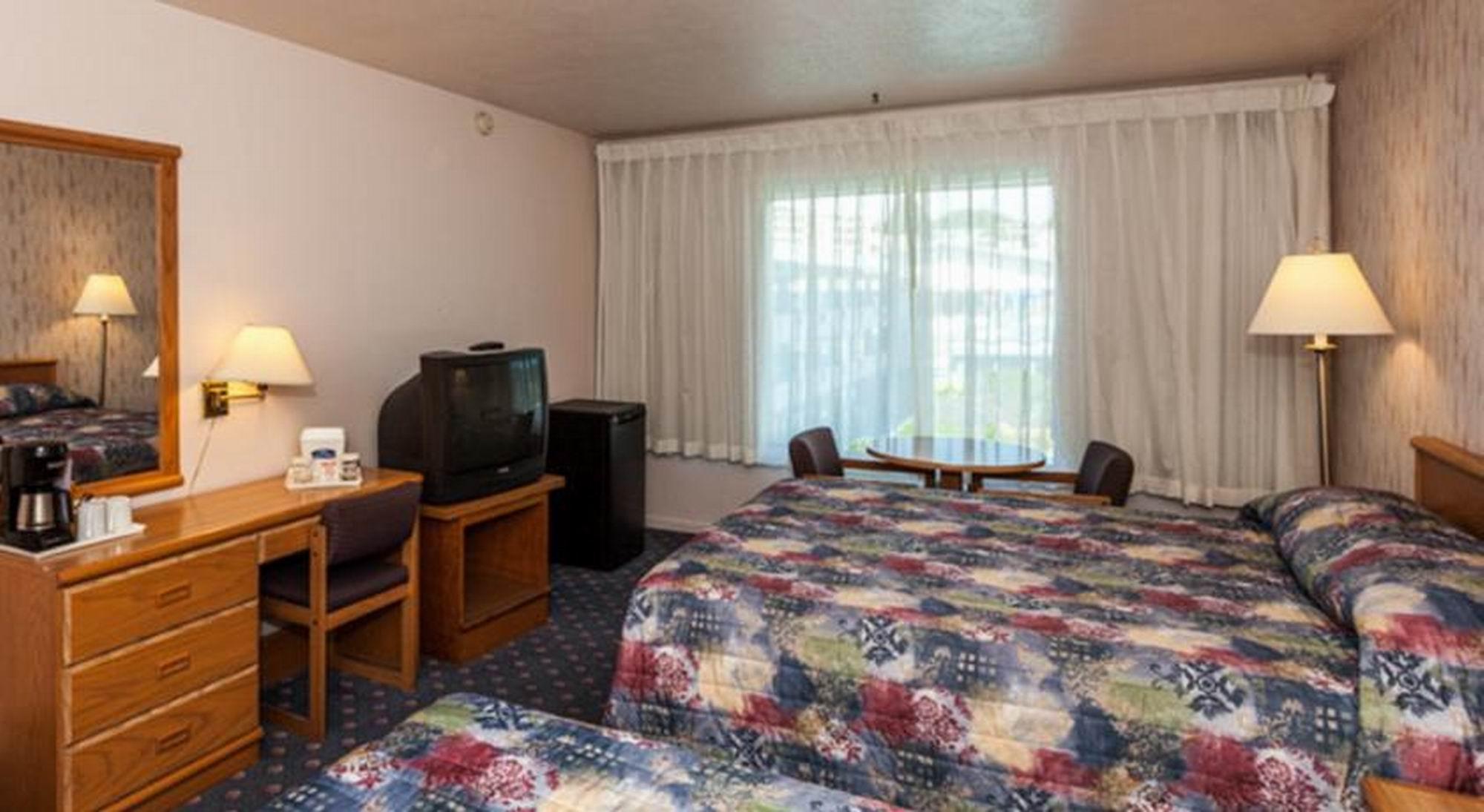 Howard Johnson by Wyndham Nanaimo Harbourside