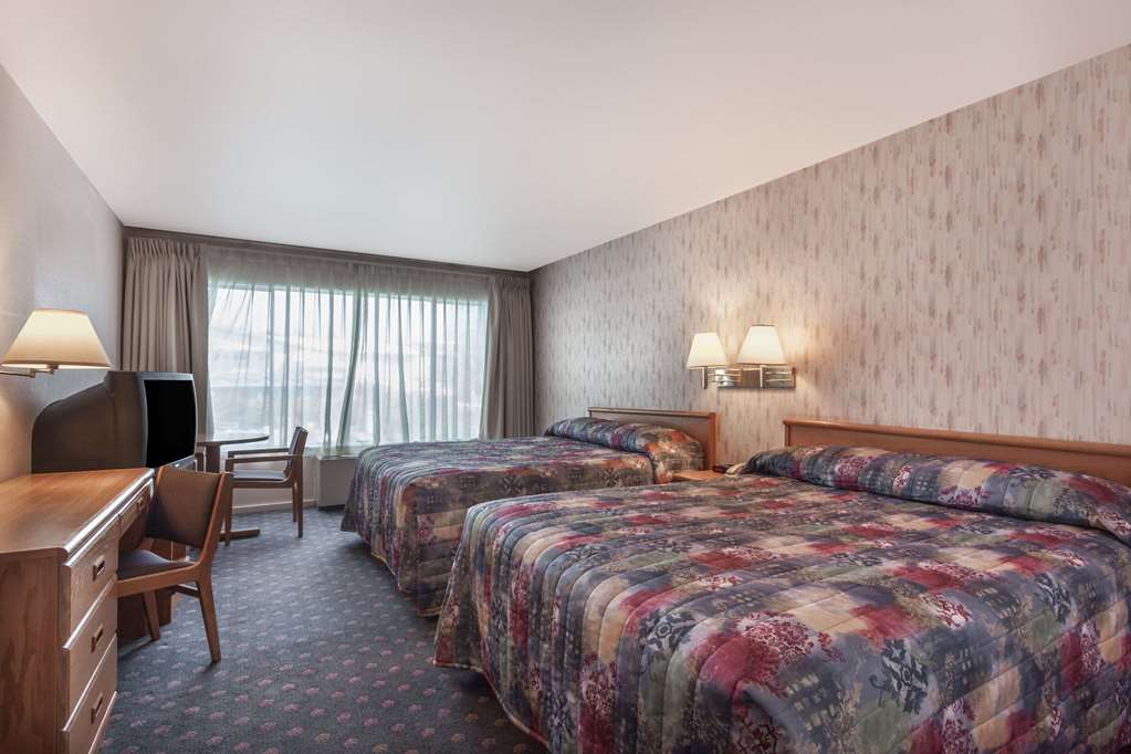 Howard Johnson by Wyndham Nanaimo Harbourside
