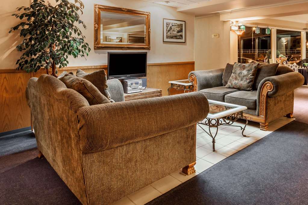 Howard Johnson by Wyndham Nanaimo Harbourside