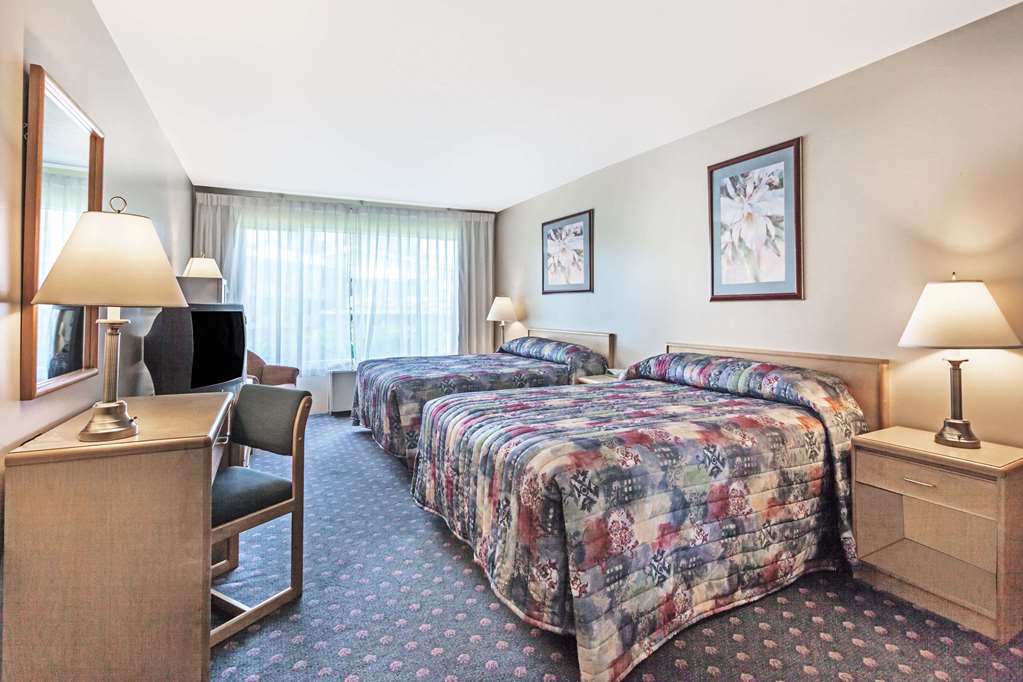 Howard Johnson by Wyndham Nanaimo Harbourside