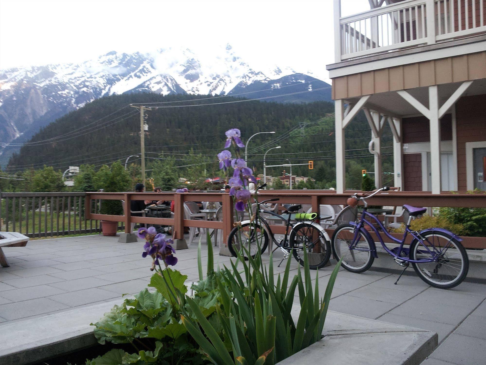 Pemberton Gateway Village Suites Hotel