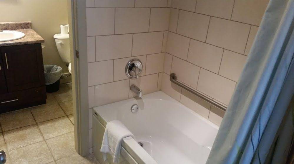 Pemberton Gateway Village Suites Hotel