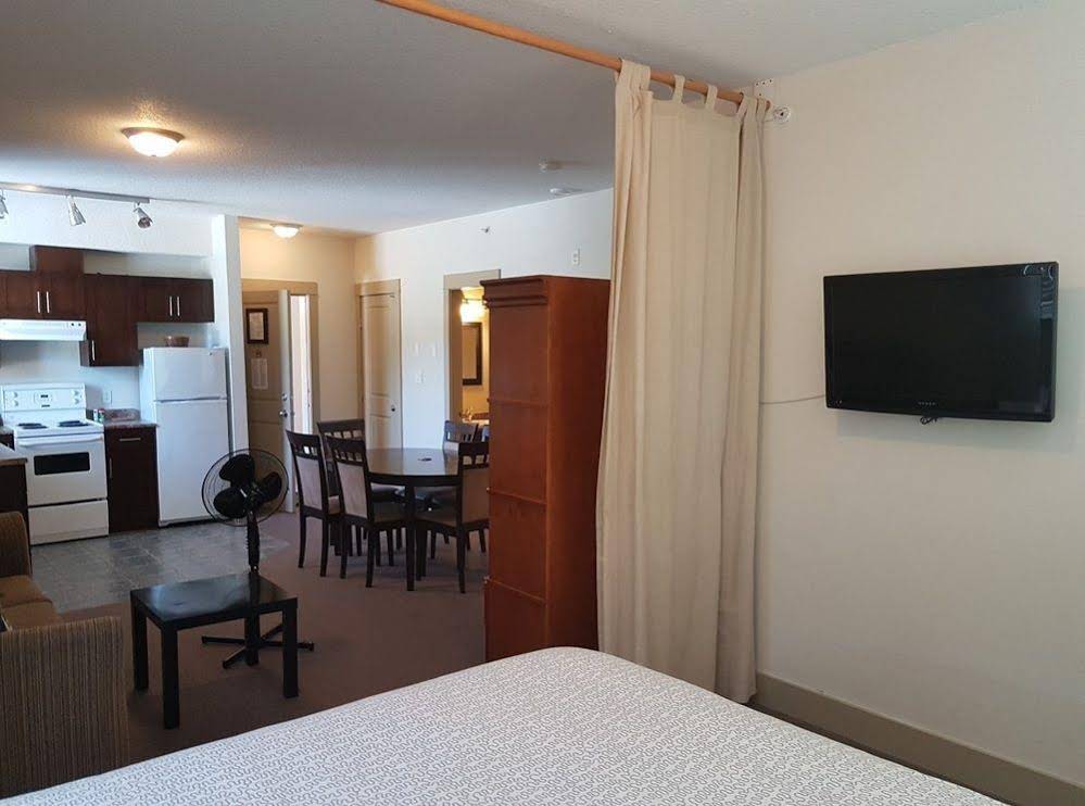 Pemberton Gateway Village Suites Hotel