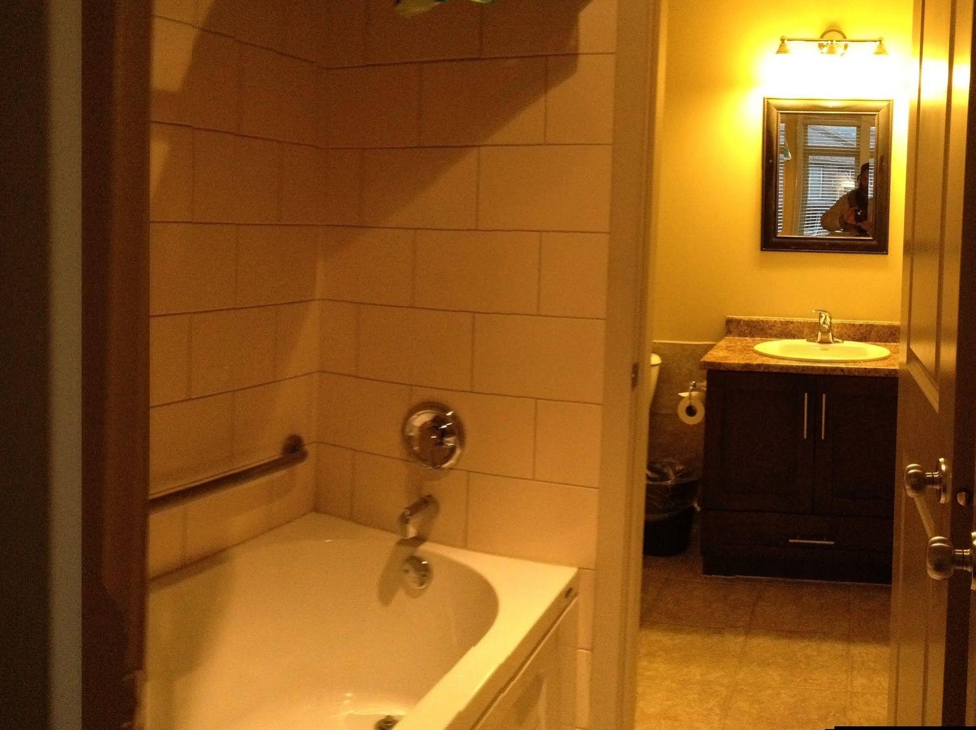 Pemberton Gateway Village Suites Hotel
