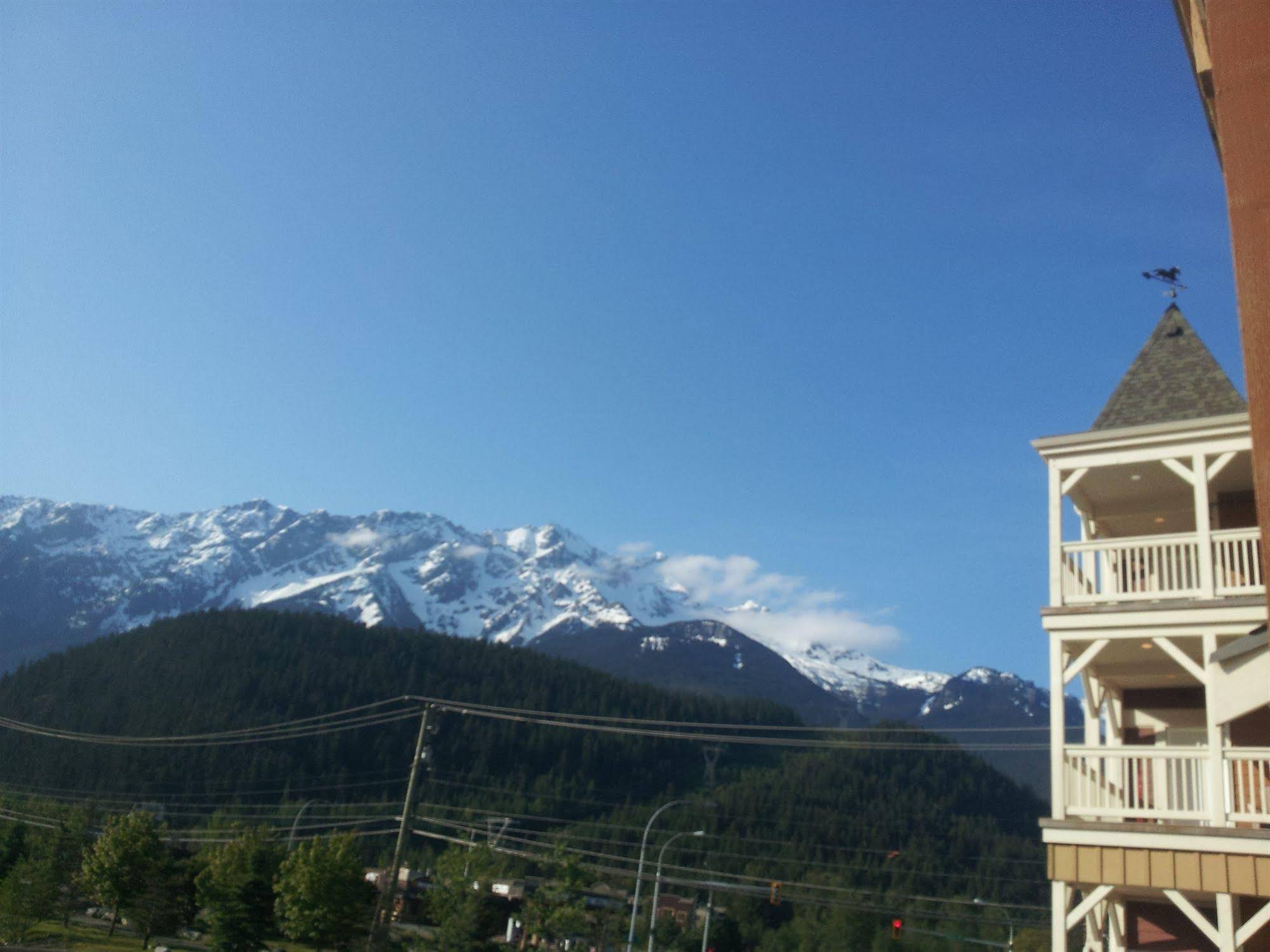 Pemberton Gateway Village Suites Hotel