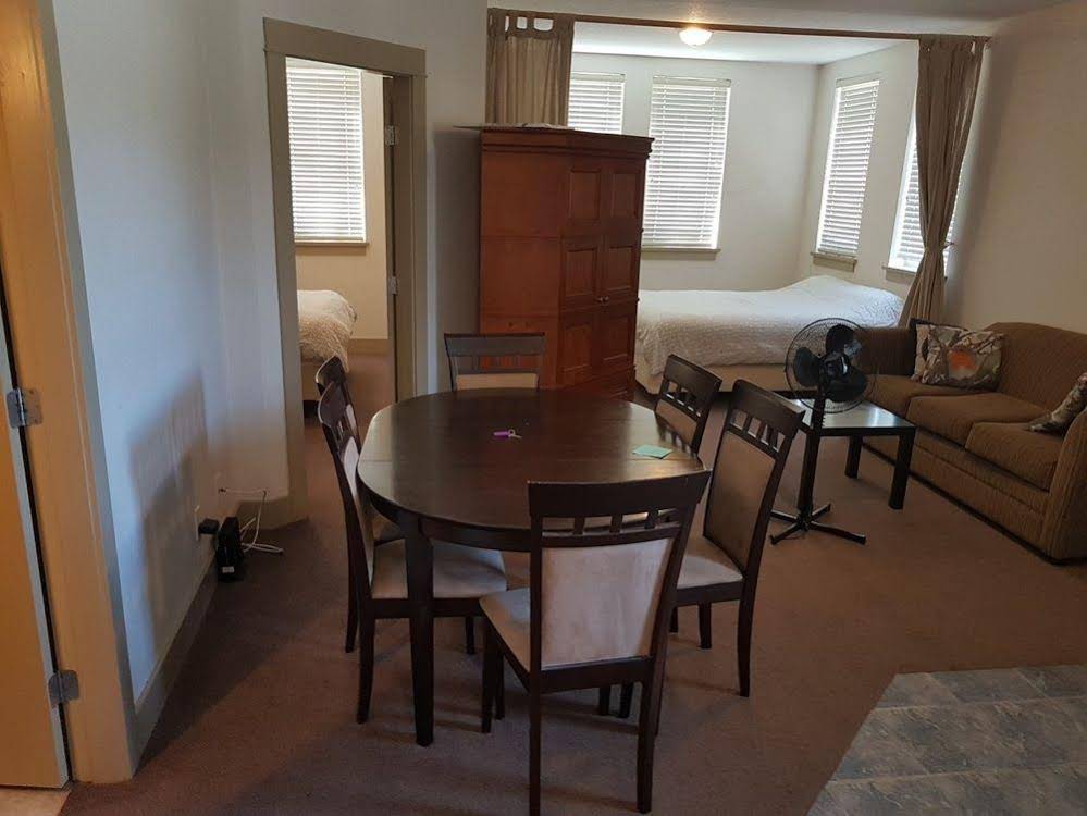 Pemberton Gateway Village Suites Hotel