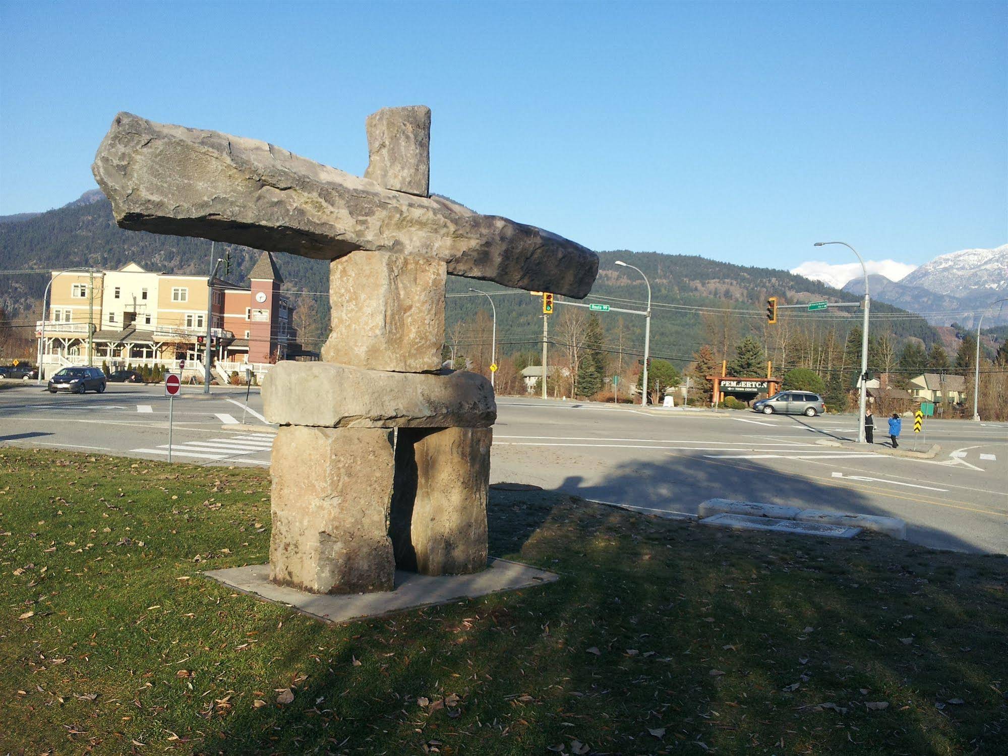 Pemberton Gateway Village Suites Hotel