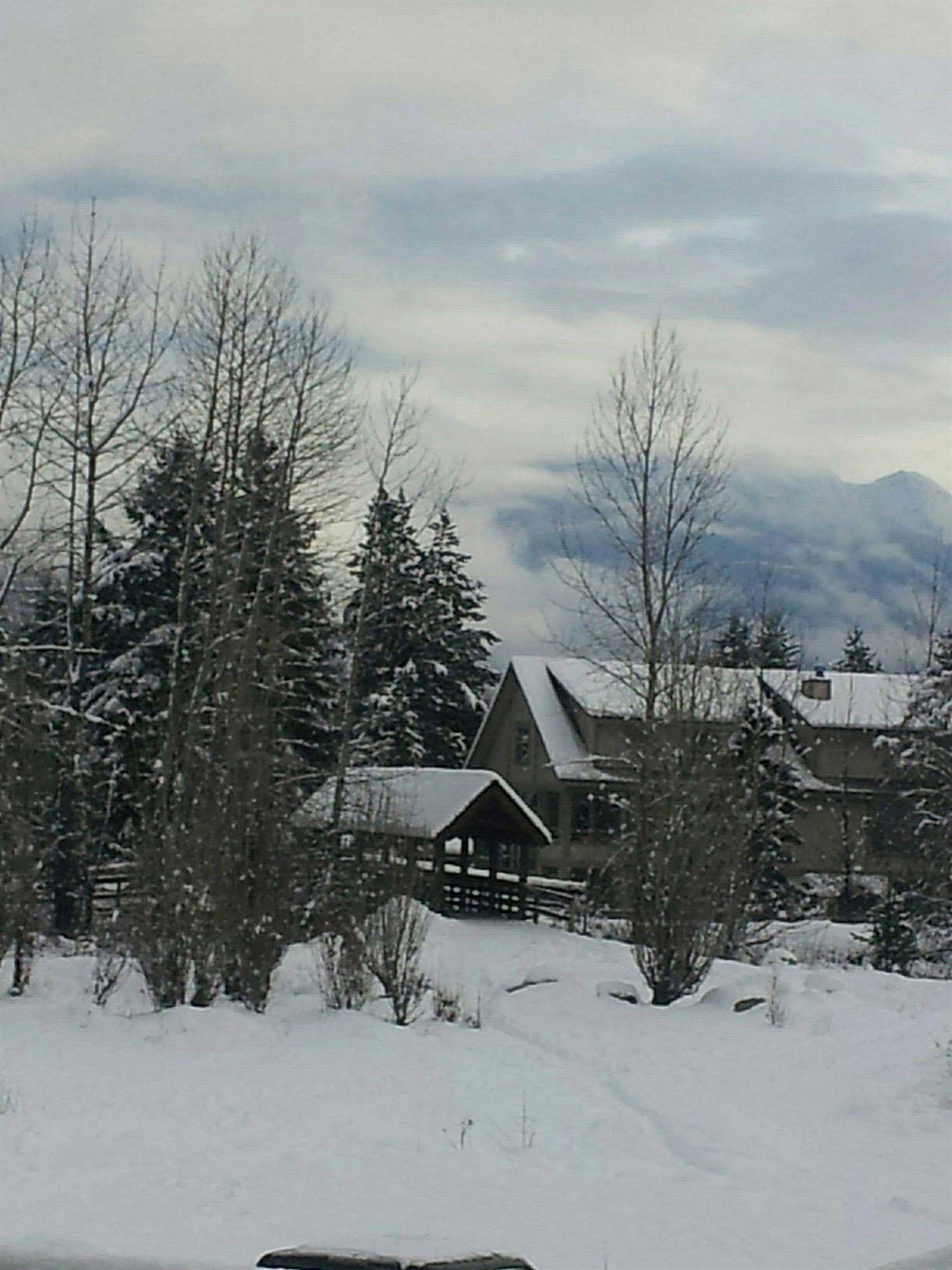 Pemberton Gateway Village Suites Hotel