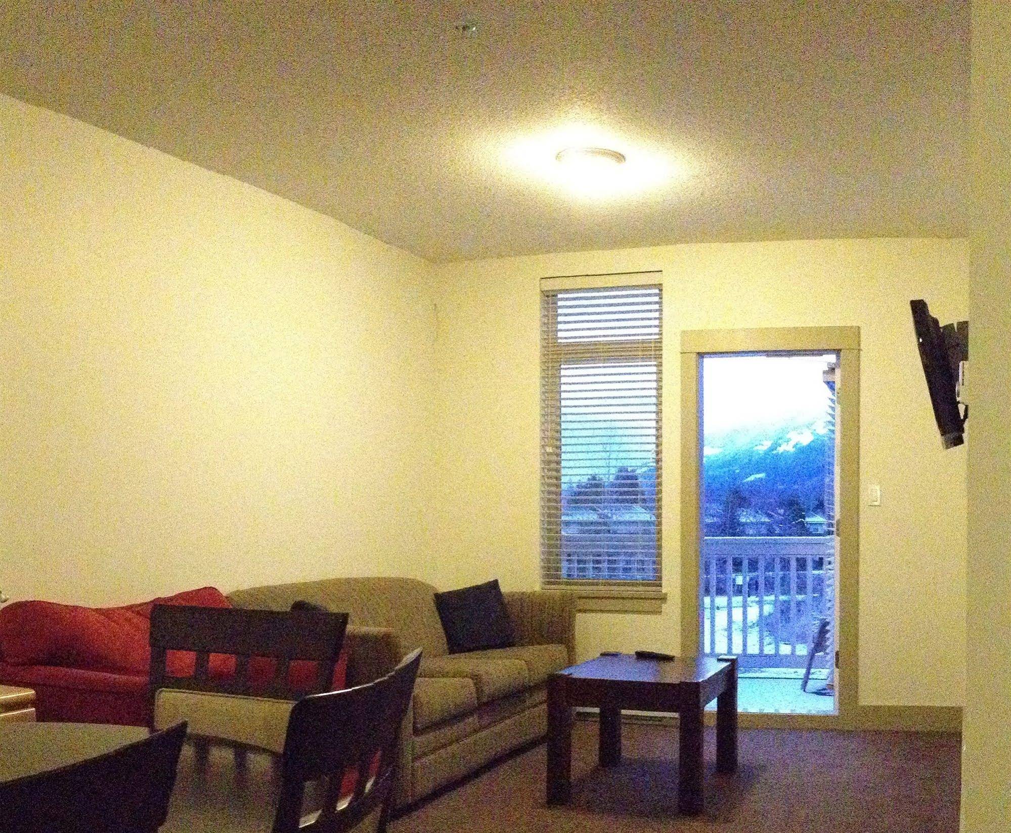 Pemberton Gateway Village Suites Hotel