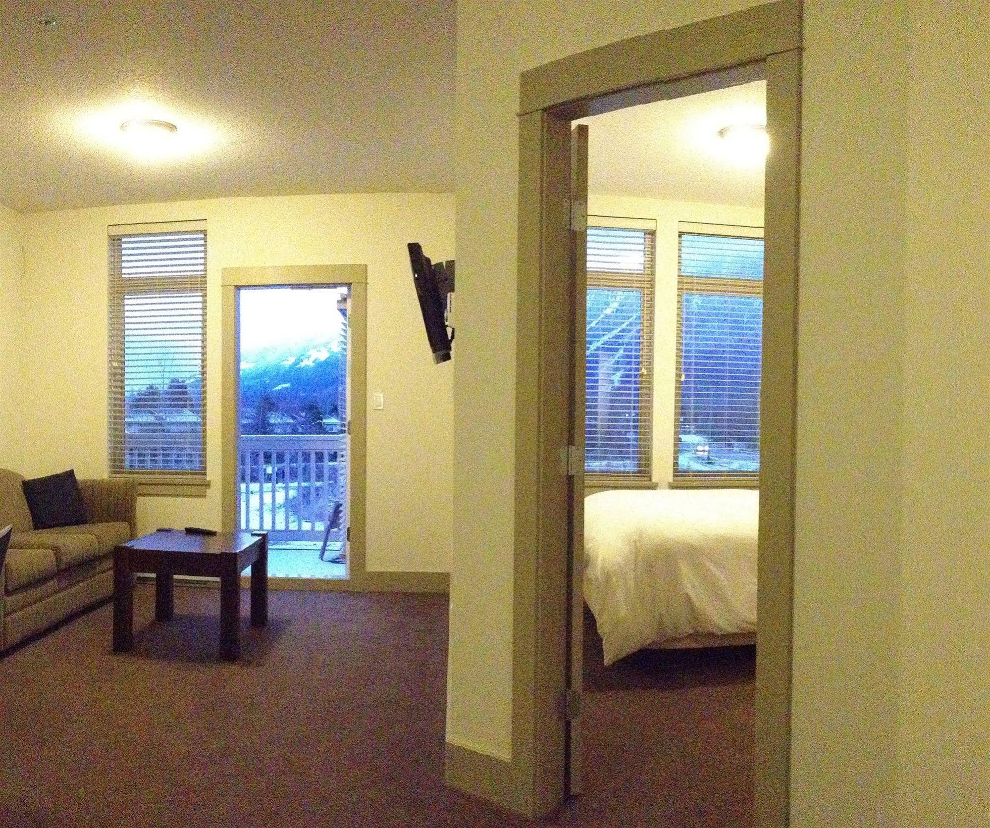 Pemberton Gateway Village Suites Hotel