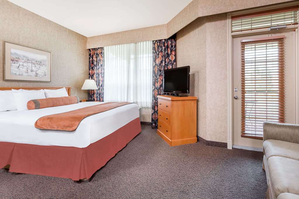 Ramada by Wyndham Penticton Hotel and Suites