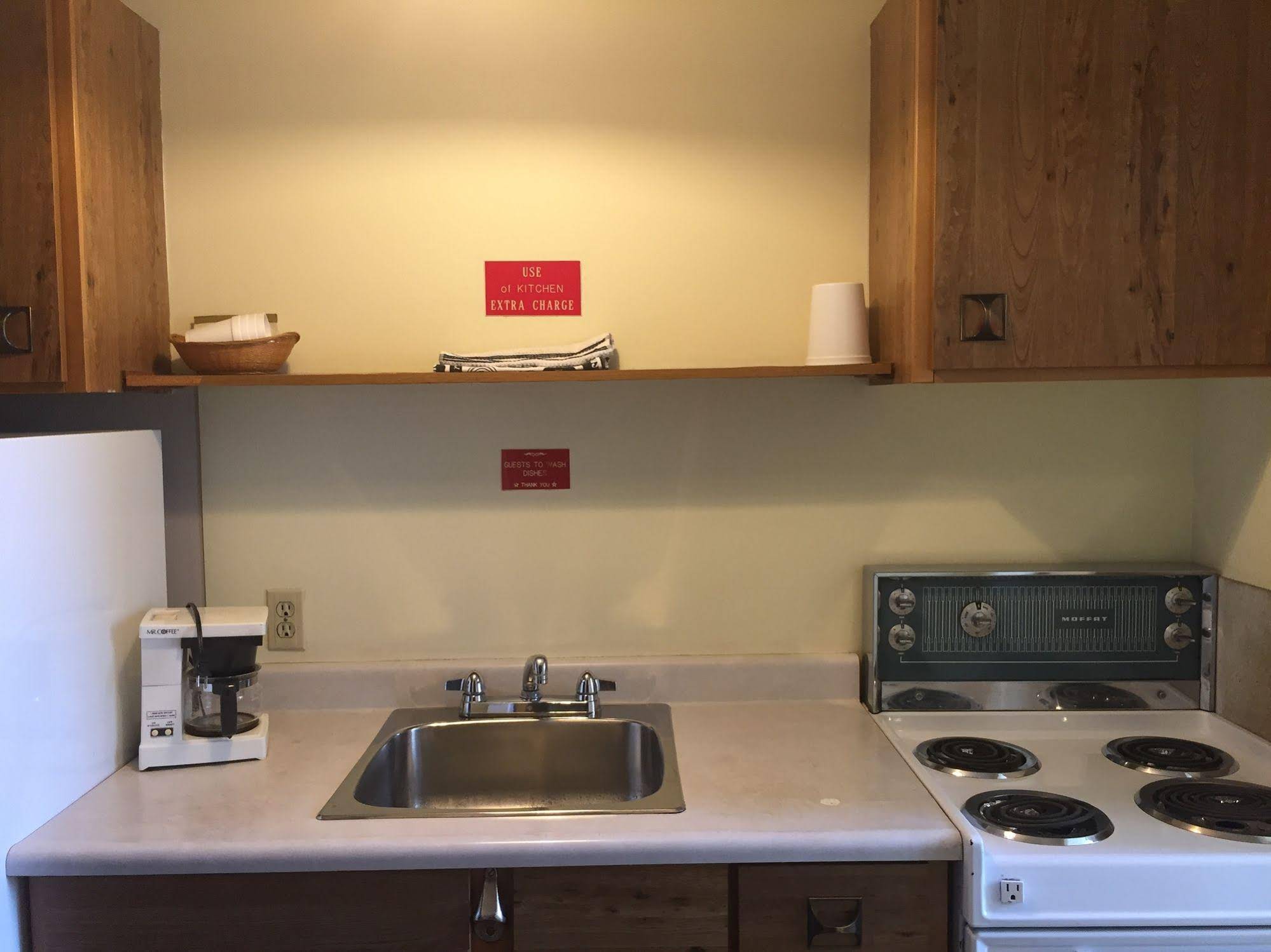 Tyee Village Motel