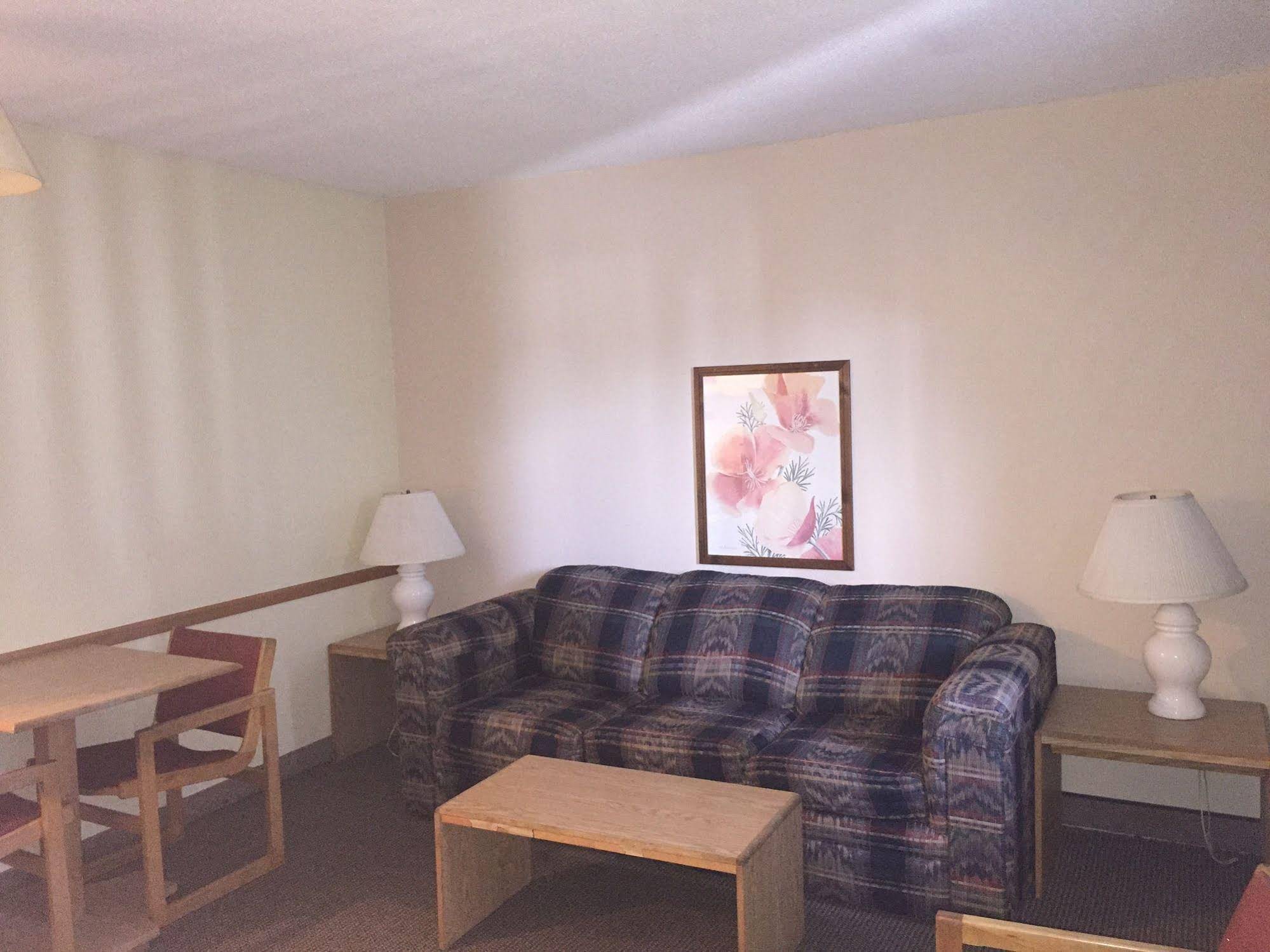 Tyee Village Motel