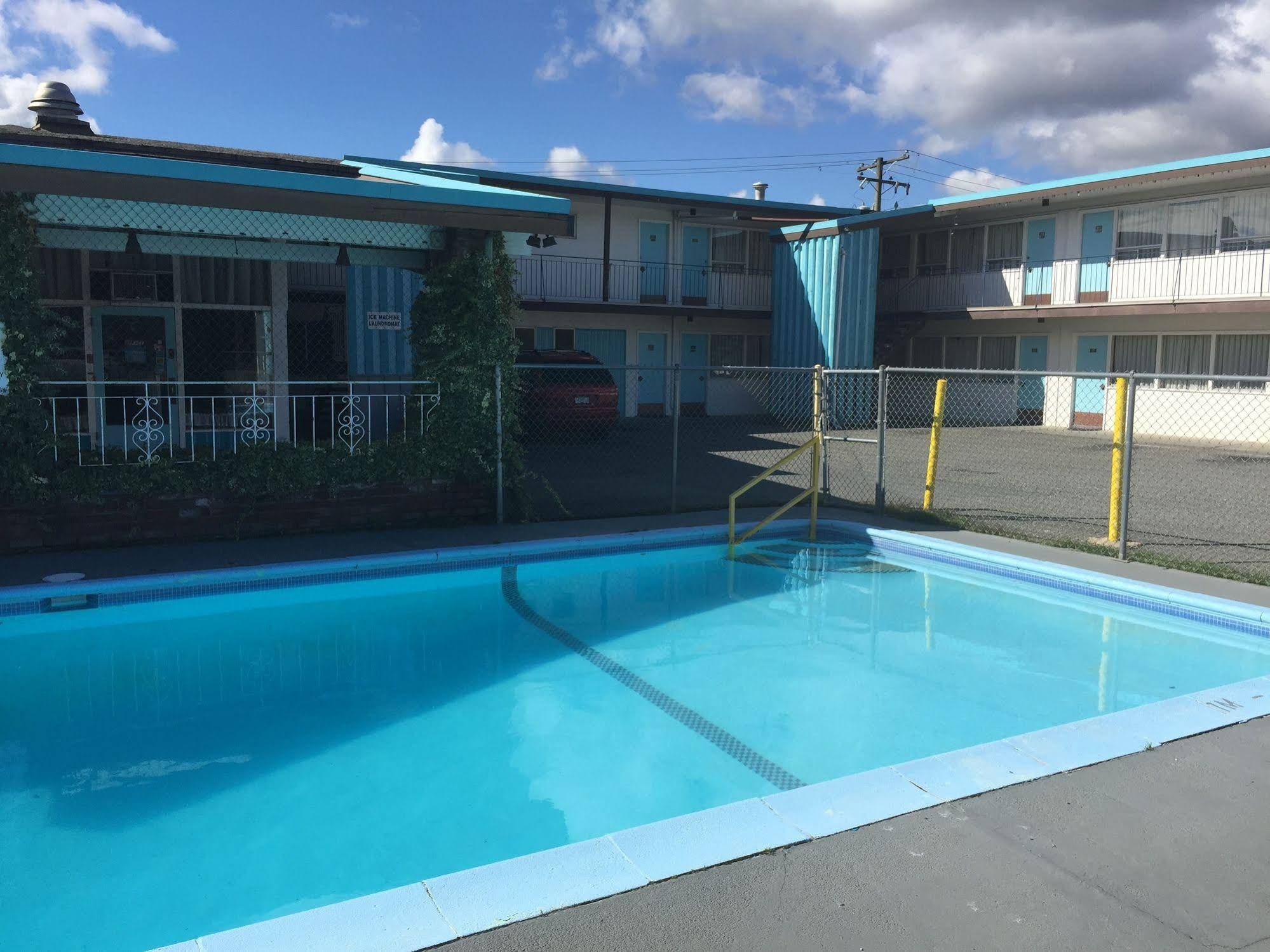 Tyee Village Motel