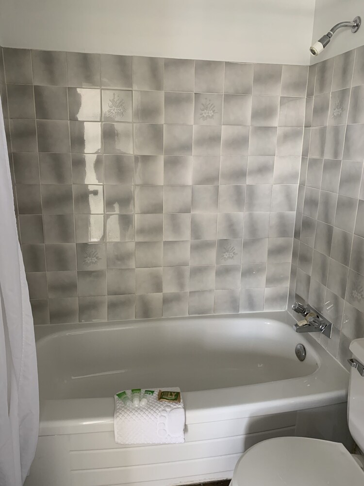 Anavada Inn & Suites-Spruceland