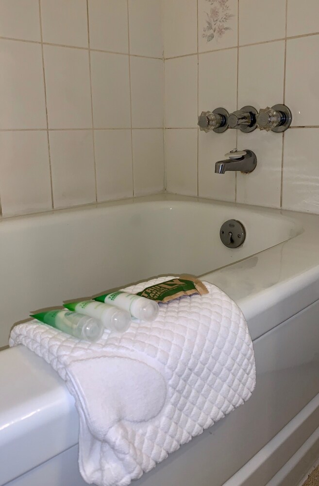 Anavada Inn & Suites-Spruceland