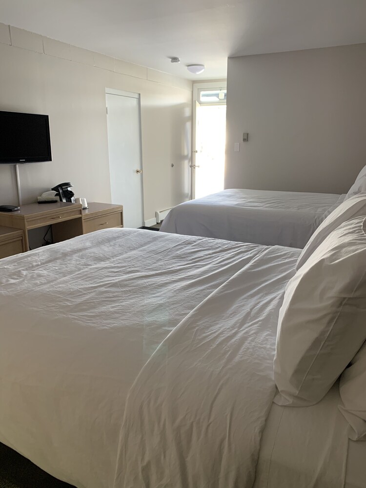 Anavada Inn & Suites-Spruceland