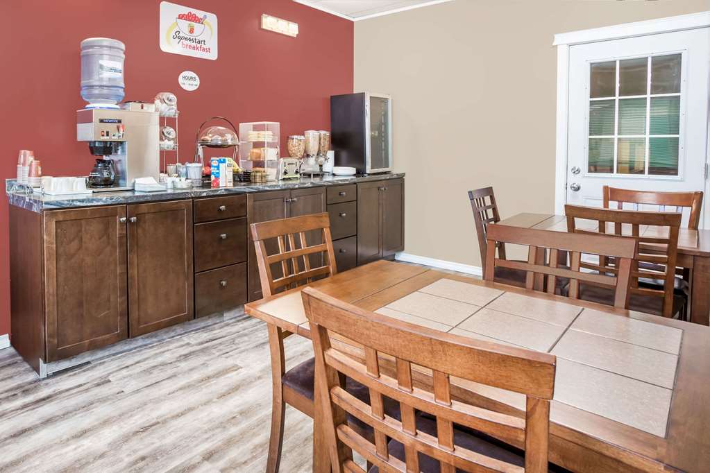 Super 8 by Wyndham Quesnel BC