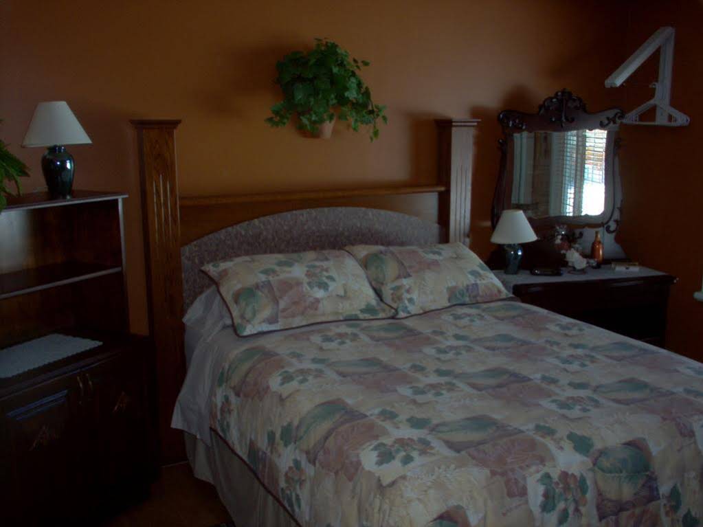 7 Acres Bed & Breakfast