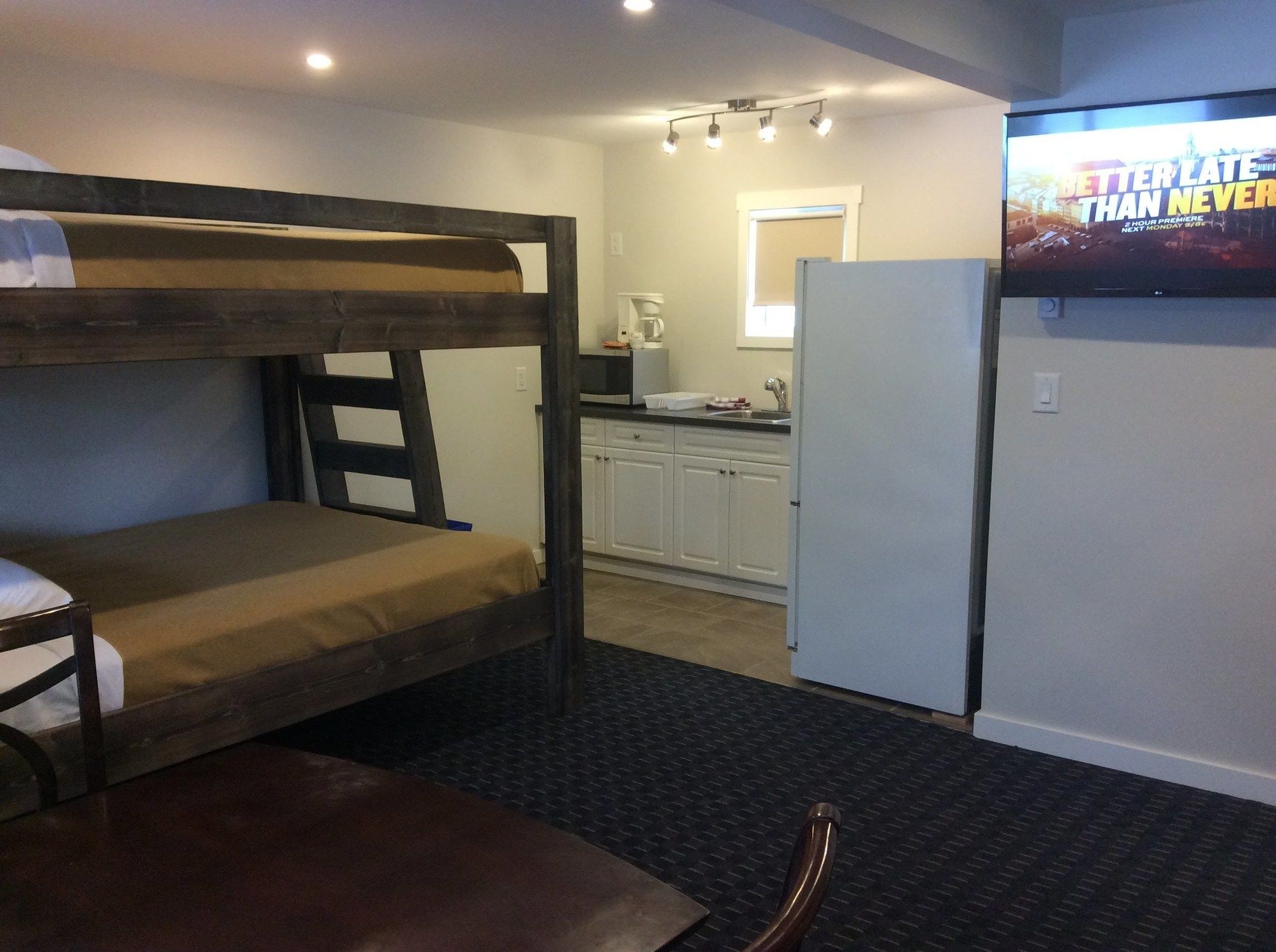 Peaks Lodge