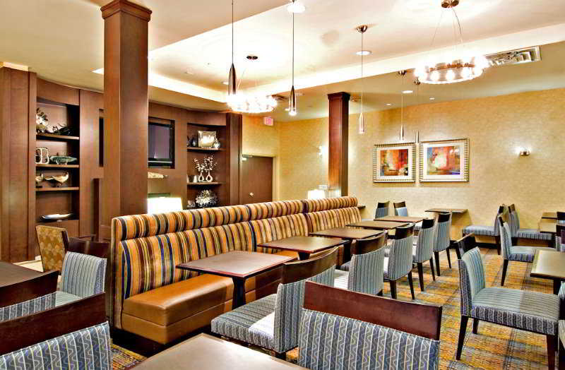 Holiday Inn Express & Suites Riverport