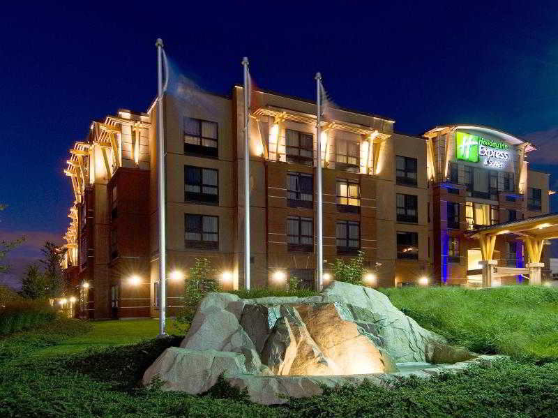 Holiday Inn Express & Suites Riverport