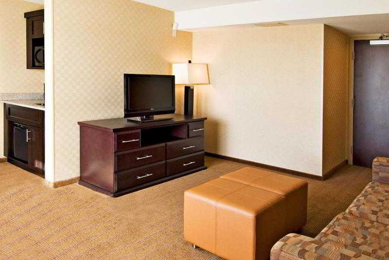 Holiday Inn Express & Suites Riverport